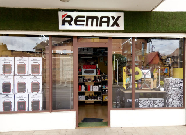 Voici la devanture de Remax Store à Tana Water Front Ambodivona
