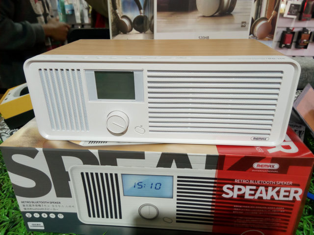 Le speaker rétro Bluetooth avec radio intégrée Remax