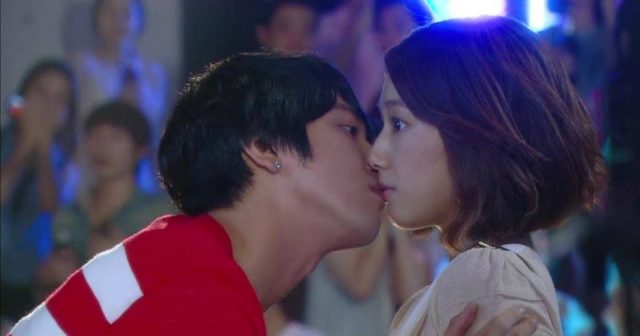 L'horrible baiser "surprise" trop cliché, "Heartstrings" (2011) avec Jung Yong Hwa (CNBLUE) et Park Shin Hye