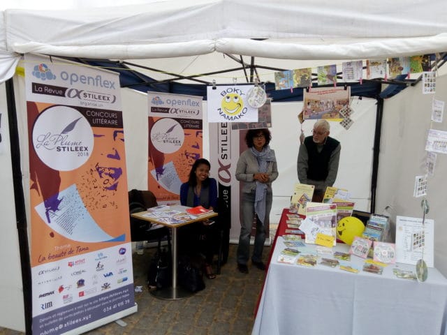 Notre "co-stand" avec Madagasikara Namako au salon du livre 2018 :D