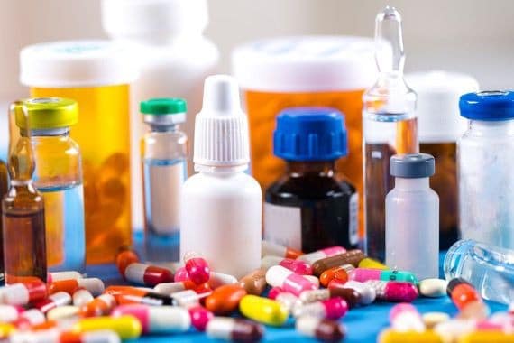 Parfois, les médicaments coûtent chers et les gens se soumettent automatiquement à la médecine traditionnelle