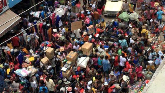 Galère à Antananarivo : le bain de foule !