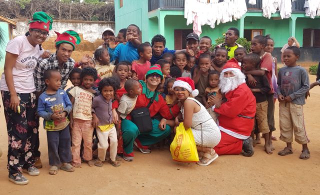 Photo souvenir avec les internes du centre