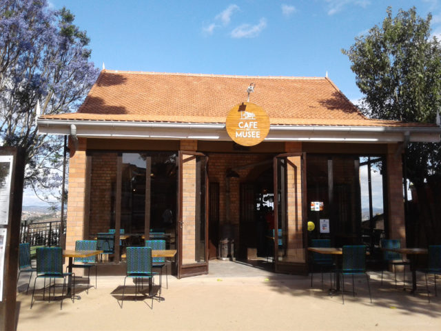La très jolie maisonnette qui abrite le Café du Musée