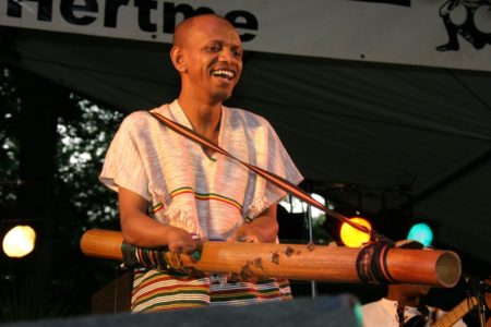 Rajery partage sa passion avec son instrument fétiche