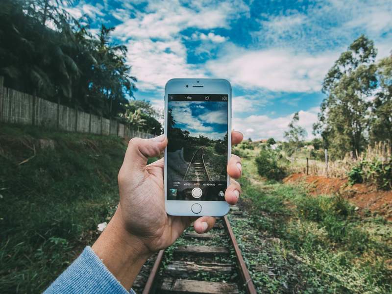 La connexion mobile, c'est pratique pour partager ses photos de vacances. Sur Facebook bien sûr !