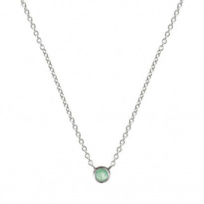 Ce collier fin serti d'une émeraude à 49 € est le dernier en stock