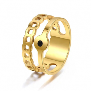 Cette bague dorée est disponible en taille S, M et L