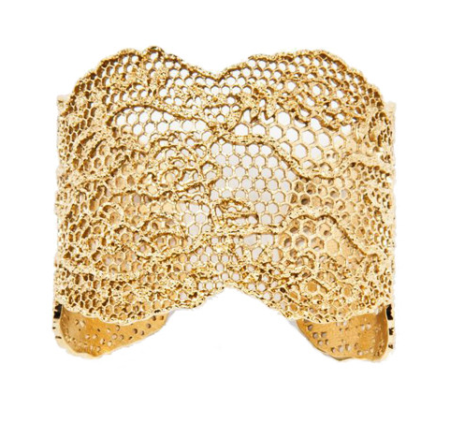 Le bracelet-manchette, un accessoire très en vogue