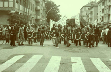 Les « schwarzer block » à leur tout début