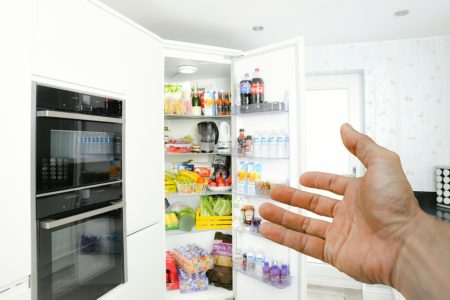 Oui, 60% des Tananariviens possèdent un réfrigérateur, mais toujours aussi rempli, on ne sait pas :)