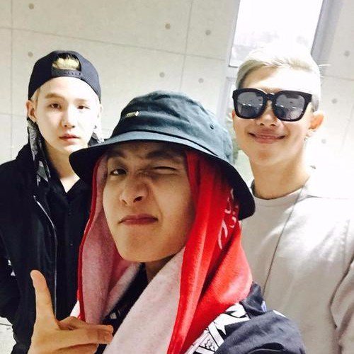 De droite à gauche : RM, J-hope& Suga, rap lin des BTS