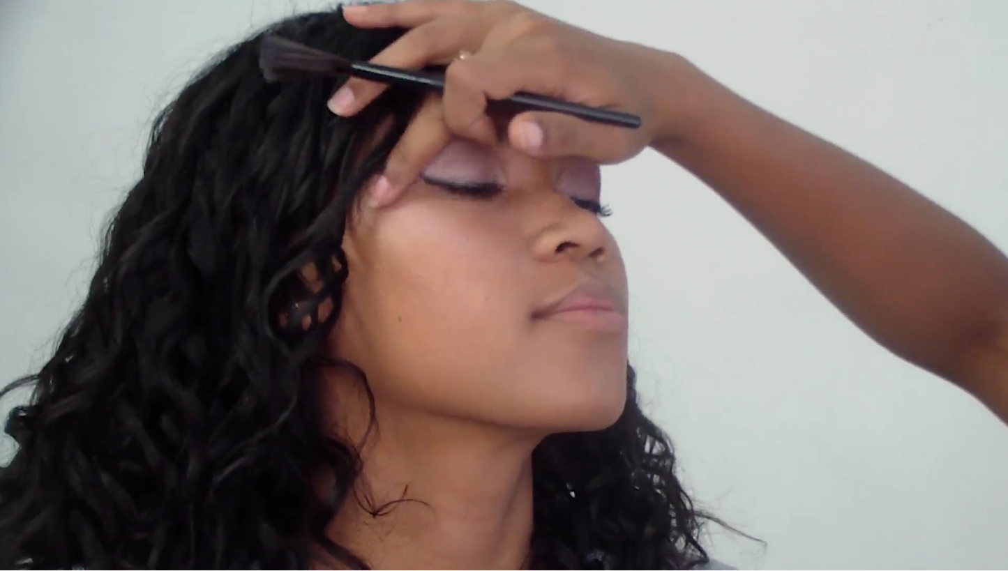 L'highlighter s'applique sur le haut des pommettes