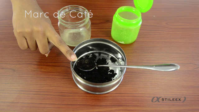 Ensuite d'une cuillère à soupe de marc de café