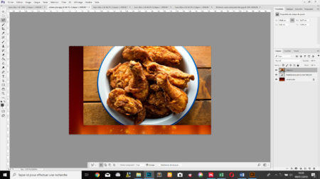 We cut off the chicken leg thanks to the polygonal lasso tool