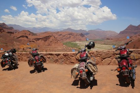 Randonnée en moto de Tana à Ampefy (Madagascar), qui est partant ?