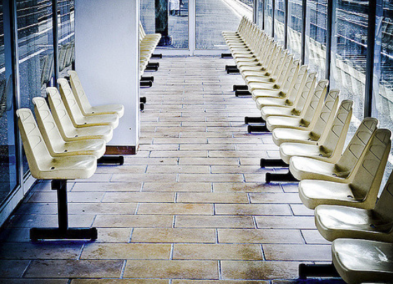 Les salles d'attentes sont assez spacieuses pour recevoir tout le monde