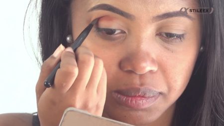 Appliquez votre couleur de transition sur le coin externe de votre oeil