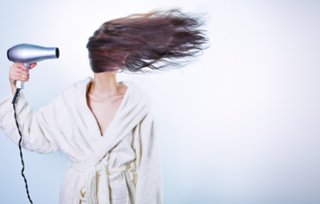 On peut attraper des poux même avec des cheveux propres