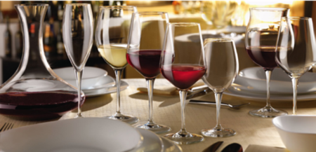 Les normes de disposition des verres sont internationales