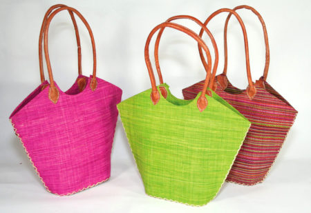 Le sac malgache en forme de trapèze est parfait pour la plage