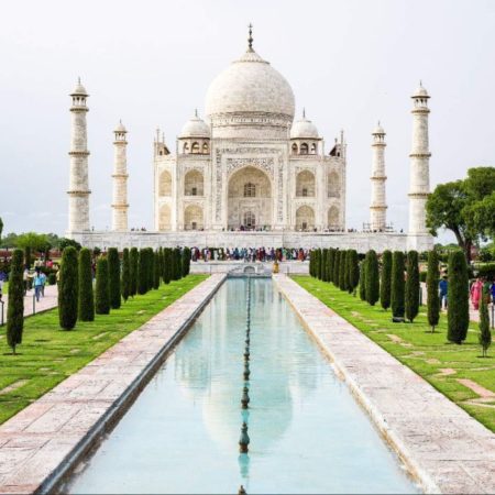 Un édifice symbolique du règne moghol qui se dresse majestueusement sur la rive gauche de la rivière Yamuna