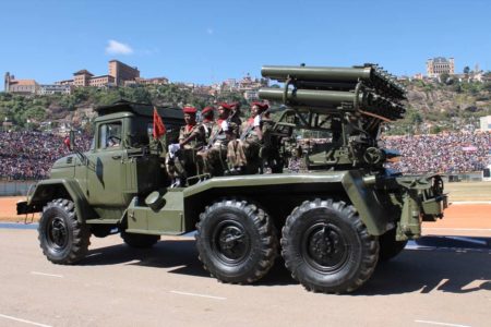 La célébration de la fête de l'indépendance est marqué par le défilé militaire