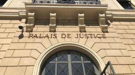 Le terme "judiciaire" est lié au tribunal