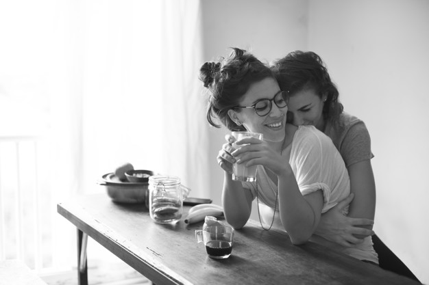 Et si cette meilleure amie qui vous câlinait tous les jours s'avérait être lesbienne?