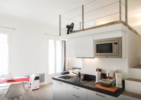 Un appartement qui combine à la fois l’agencement d’un studio et d’une mezzanine