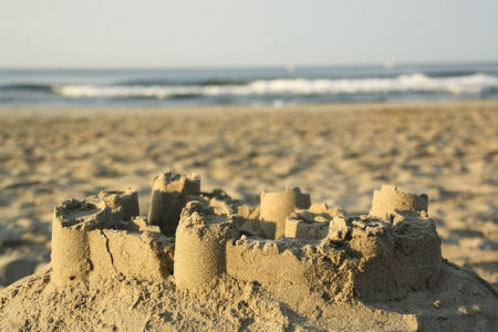 Qui aurait cru que le sable était le principal ingrédient pour fabriquer le verre