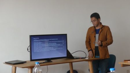 Danny Andrianaivoarijao lors de la présentation de Nemote lors du coaching French Tech