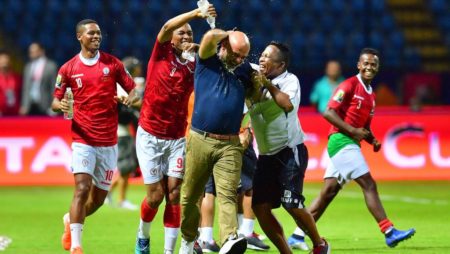 La joie de Nicolas Dupuis, de l'équipe et du Staff après la victoire des BAREA face au Nigéria