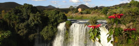 Vue de haut du lac Ravelobe, l'étape incontournable de l'un des parcs nationaux de Madagascar qui vous éblouira