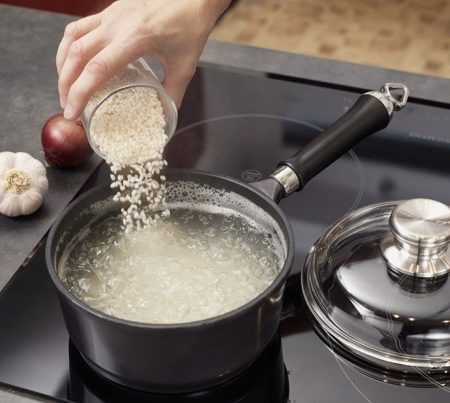 L'eau de cuisson de riz salée est un très bon remède pour stopper la diarrhée