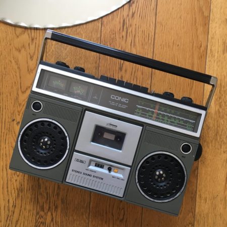 Le poste cassette n'est pas un has-been, à Madagascar c'est encore un moyen pour écouter de la musique