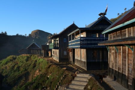 Non, ceci n'est pas une illustration d'un village indonésien, c'est ce à quoi ressemble un village zafimaniry