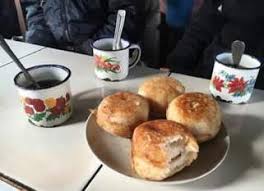 Du mofo gasy et une bonne tasse de café : petit déjeuner "à la malagasy"