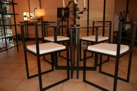 La ferronnerie d'art propose également des meubles très design en fer forgé ou en laiton