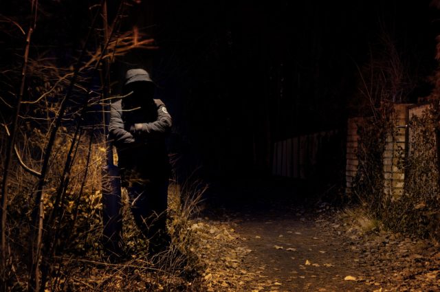 Se promener la nuit est très dangereux