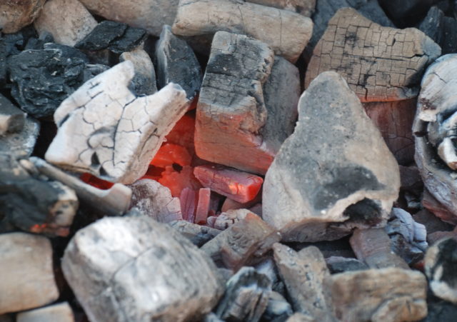 Le charbon domine les énergies de cuisson à Madagascar
