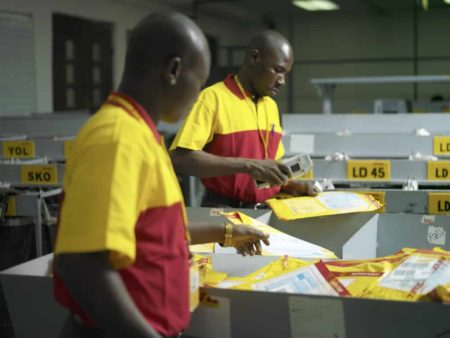Des envois sécurisés à travers le monde avec DHL