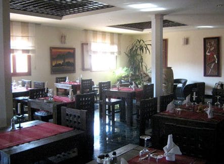 Salle du restaurant Sel et Poivre d'Ivato Hôtel