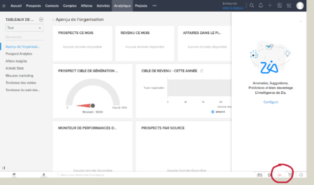 El asistente de Zia de Zoho CRM se encuentra en la barra de herramientas en la parte inferior derecha. Esta herramienta muestra el acoplamiento de la IA y el CRM, una de las nuevas características del CRM del año 2019.