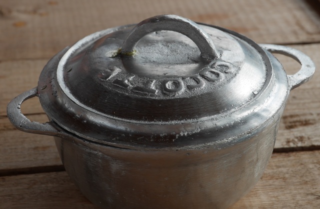 An aluminium pot Ambatolampy style: practical, resistant and beautifully GASY GASY :)