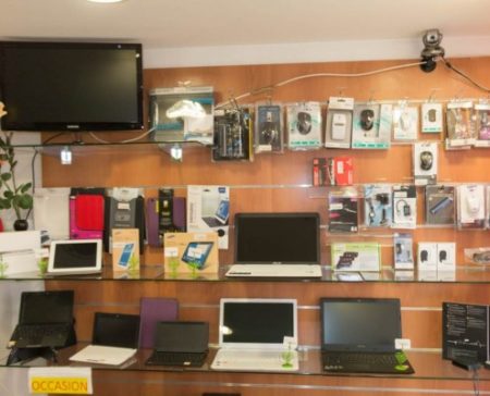 Se pueden encontrar computadoras "baratas" en Antananarivo.