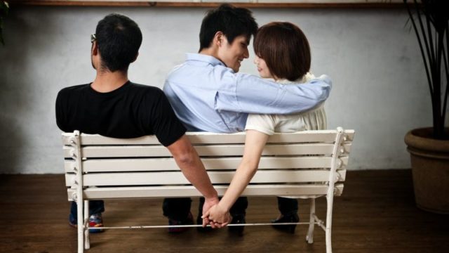 35% těch, kteří podvádějí svého partnera, připouští, že se bojí chytit